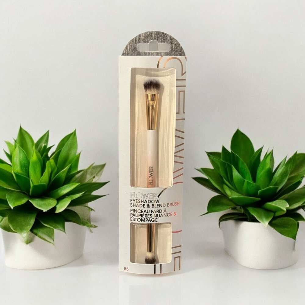 Flower Eyeshadow Dual Ended Eyeshadow Brush Shade & Blend